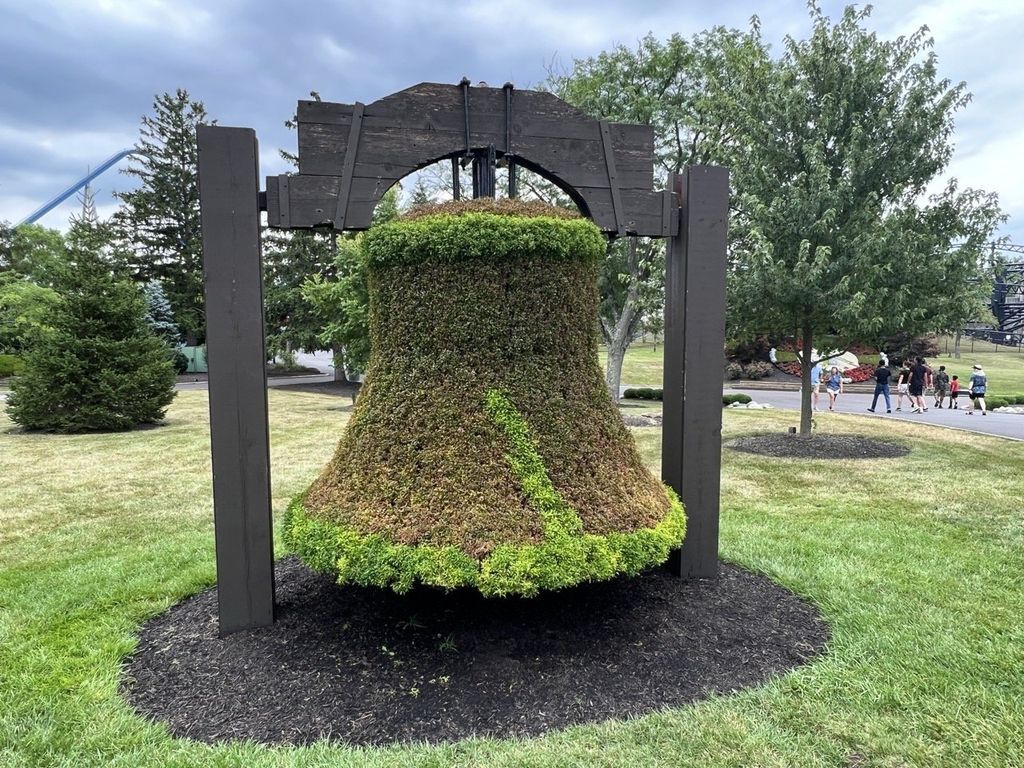 A topiary Liberty Bell