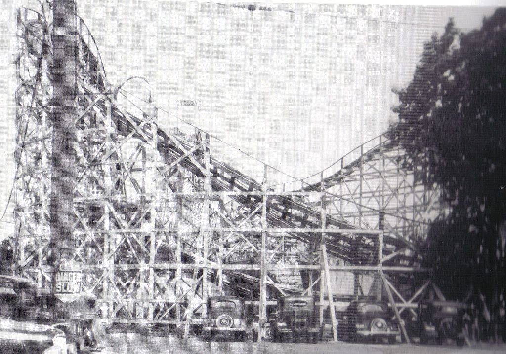 1024px-Cedar_Point_Cyclone_back_curve_in